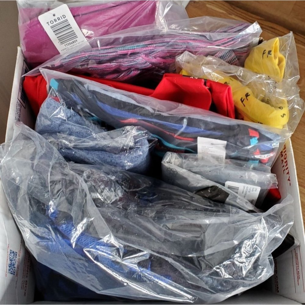 NEW! Women's Clothing Reseller Wholesale Bundle Box Lot, MEDIUM - $250+ Retail - Picture 4 of 6